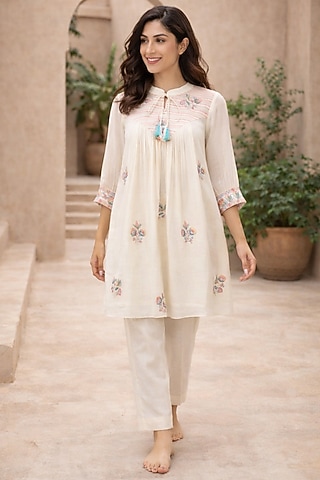 Ivory Mulmul Thread Embroidered Kurta Set by Samatvam By Anjali Bhaskar