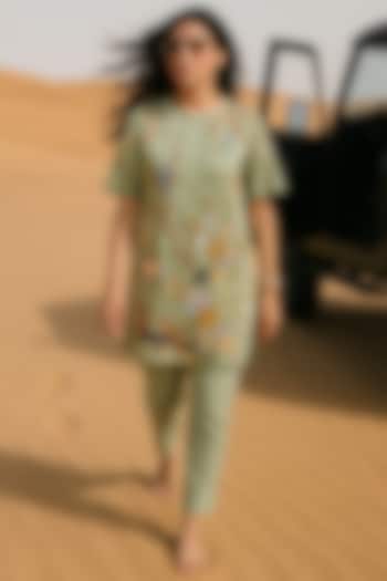 Pistachio Green Chanderi Thread Embroidered Kurta Set by Samatvam By Anjali Bhaskar at Pernia's Pop Up Shop