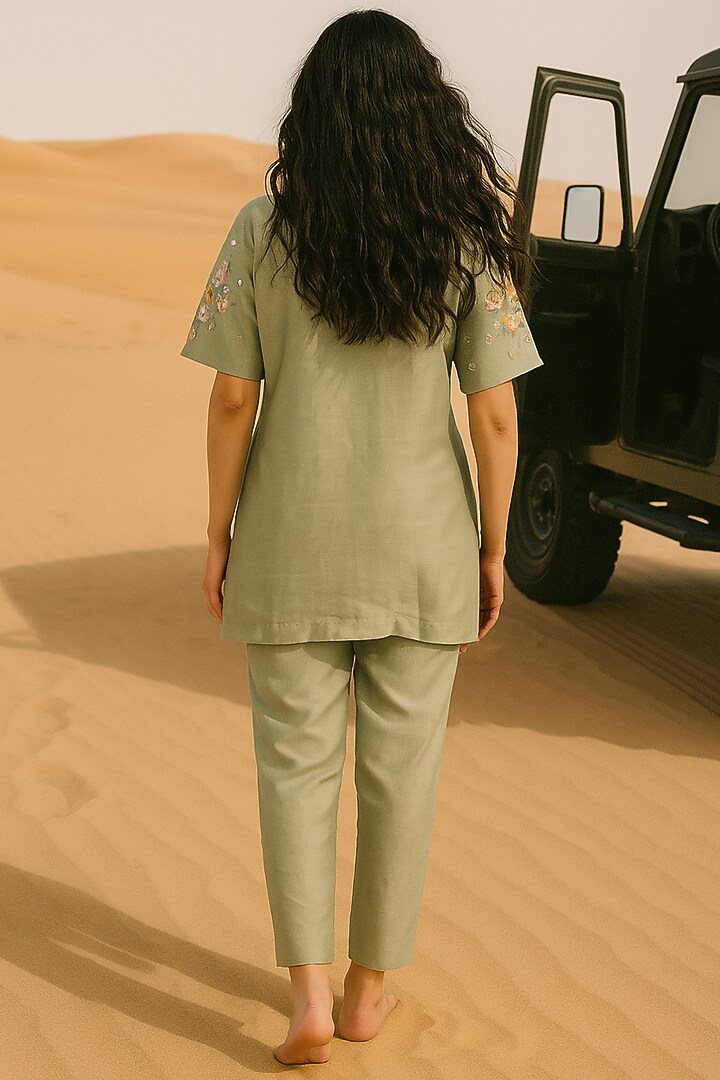 Pistachio Green Chanderi Thread Embroidered Kurta Set by Samatvam By Anjali Bhaskar at Pernia's Pop Up Shop