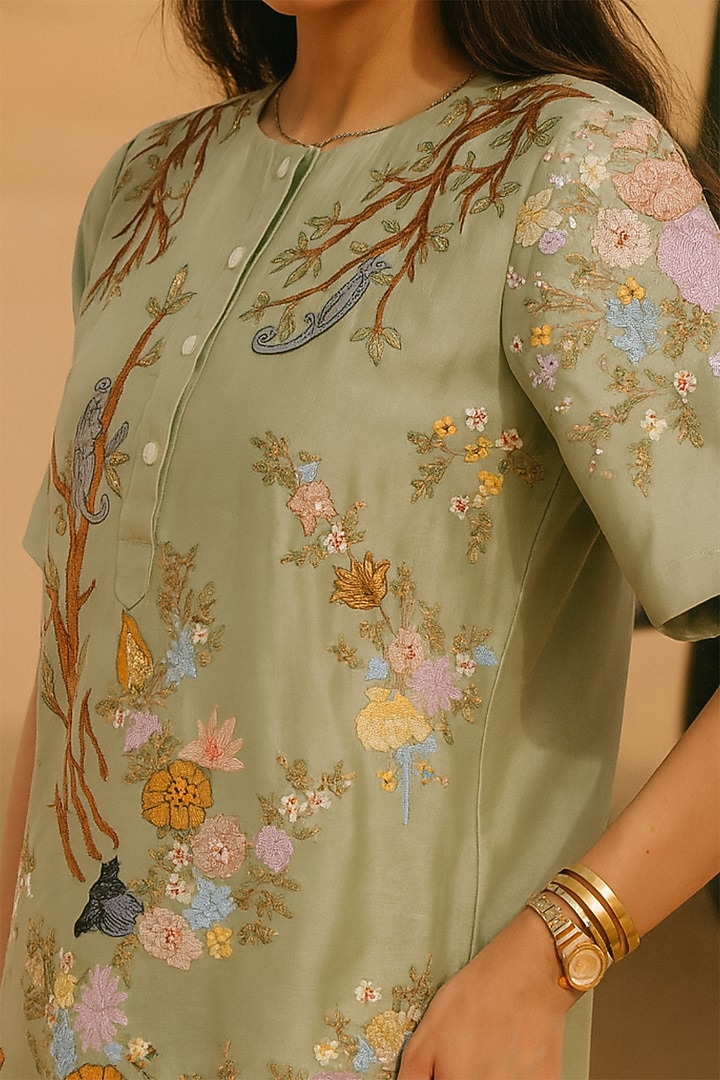 Pistachio Green Chanderi Thread Embroidered Kurta Set by Samatvam By Anjali Bhaskar at Pernia's Pop Up Shop