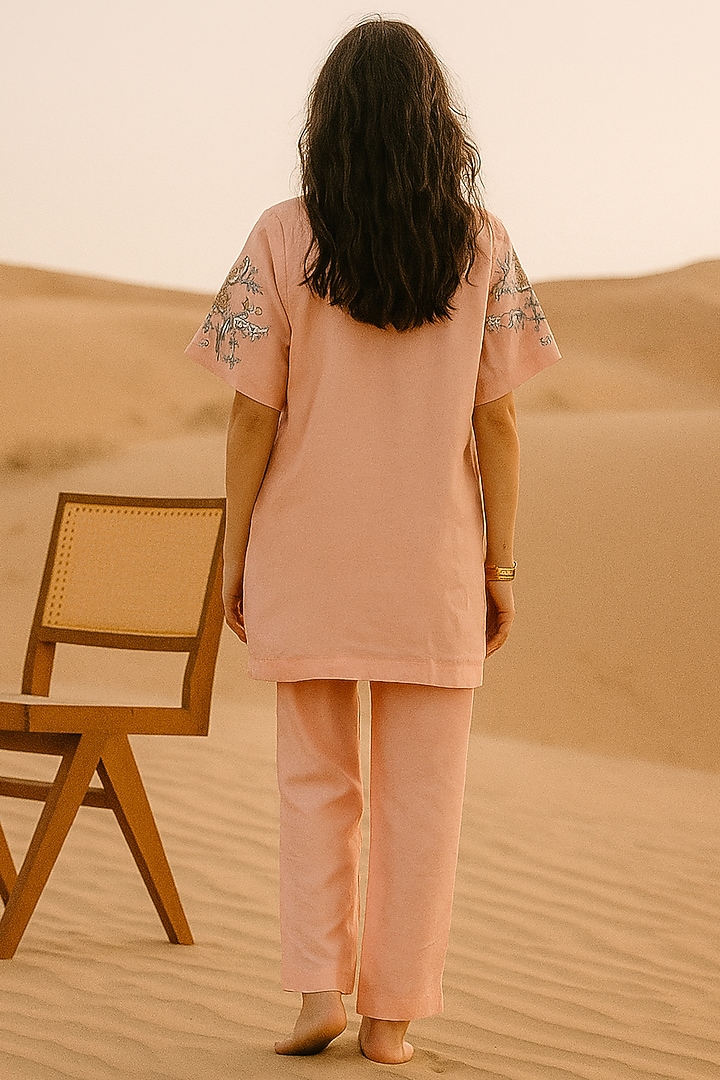 Blush Pink Chanderi Thread Embroidered Kurta Set by Samatvam By Anjali Bhaskar at Pernia's Pop Up Shop