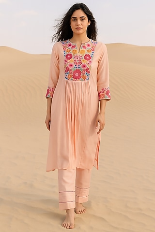 Peach Chanderi Floral Embroidered Kurta Set by Samatvam By Anjali Bhaskar