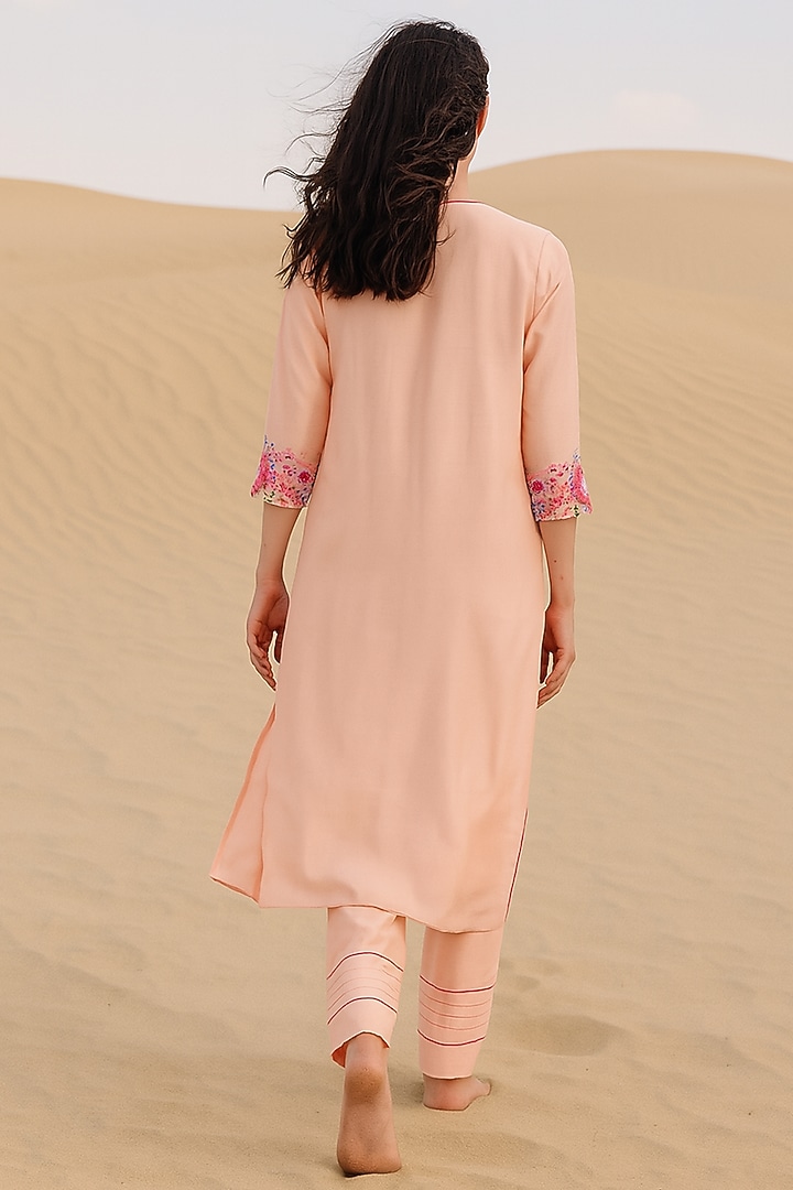 Peach Chanderi Floral Embroidered Kurta Set by Samatvam By Anjali Bhaskar at Pernia's Pop Up Shop