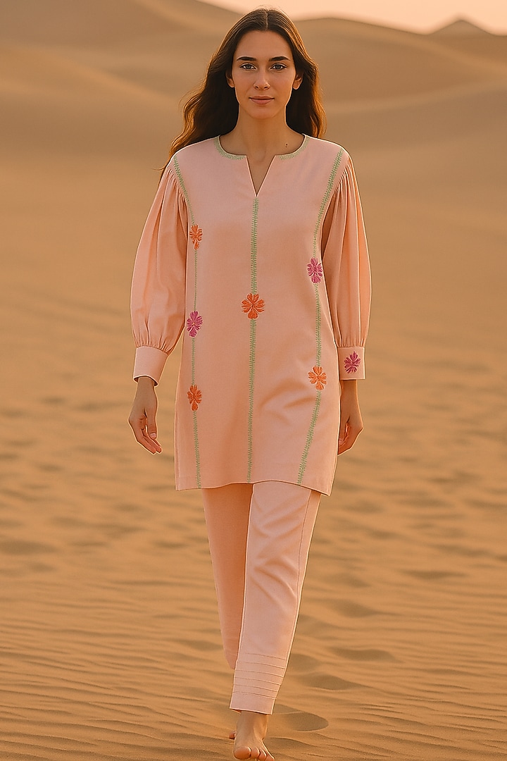 Blush Pink Chanderi Floral Embroidered Kurta Set by Samatvam By Anjali Bhaskar at Pernia's Pop Up Shop