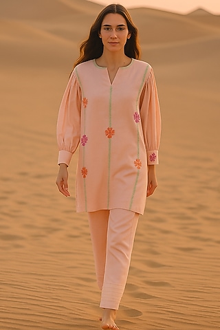 Blush Pink Chanderi Floral Embroidered Kurta Set by Samatvam By Anjali Bhaskar