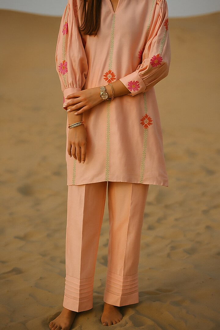 Blush Pink Chanderi Floral Embroidered Kurta Set by Samatvam By Anjali Bhaskar at Pernia's Pop Up Shop