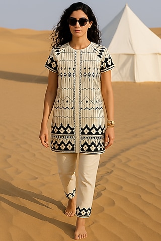 White Chanderi Thread Embroidered Straight Kurta Set by Samatvam By Anjali Bhaskar