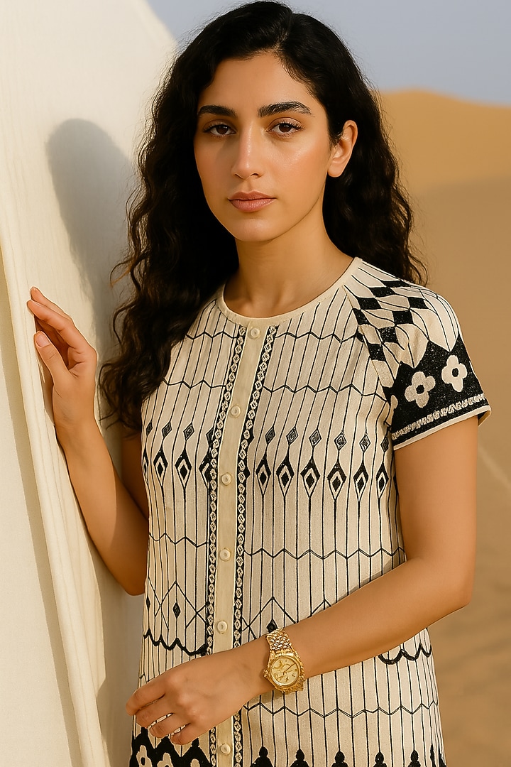 White Chanderi Thread Embroidered Straight Kurta Set by Samatvam By Anjali Bhaskar at Pernia's Pop Up Shop