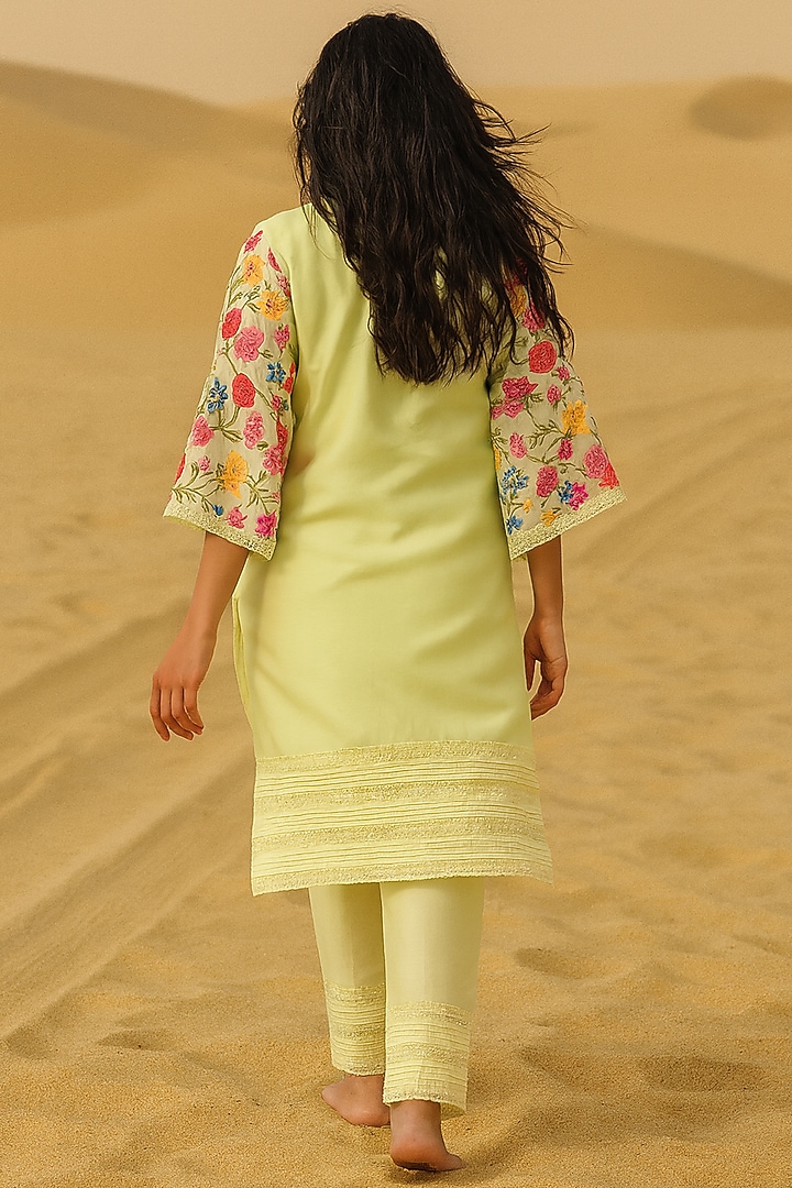 Lemon Yellow Chanderi Floral Embroidered Straight Kurta Set by Samatvam By Anjali Bhaskar at Pernia's Pop Up Shop
