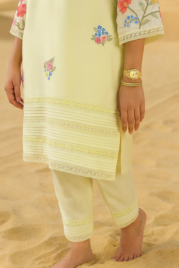 Lemon Yellow Chanderi Floral Embroidered Straight Kurta Set by Samatvam By Anjali Bhaskar at Pernia's Pop Up Shop