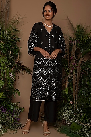 Black Embroidered Kurta With Pants by Samatvam By Anjali Bhaskar
