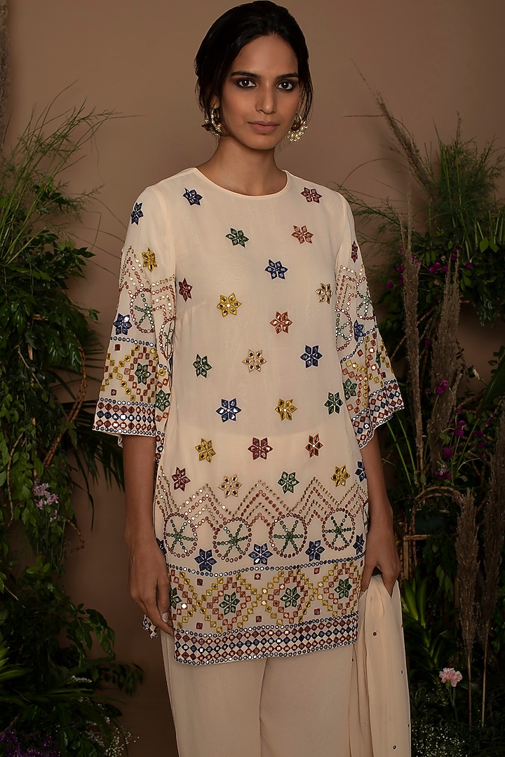 Cream Thread Embroidered Kurta Set by Samatvam By Anjali Bhaskar at Pernia's Pop Up Shop