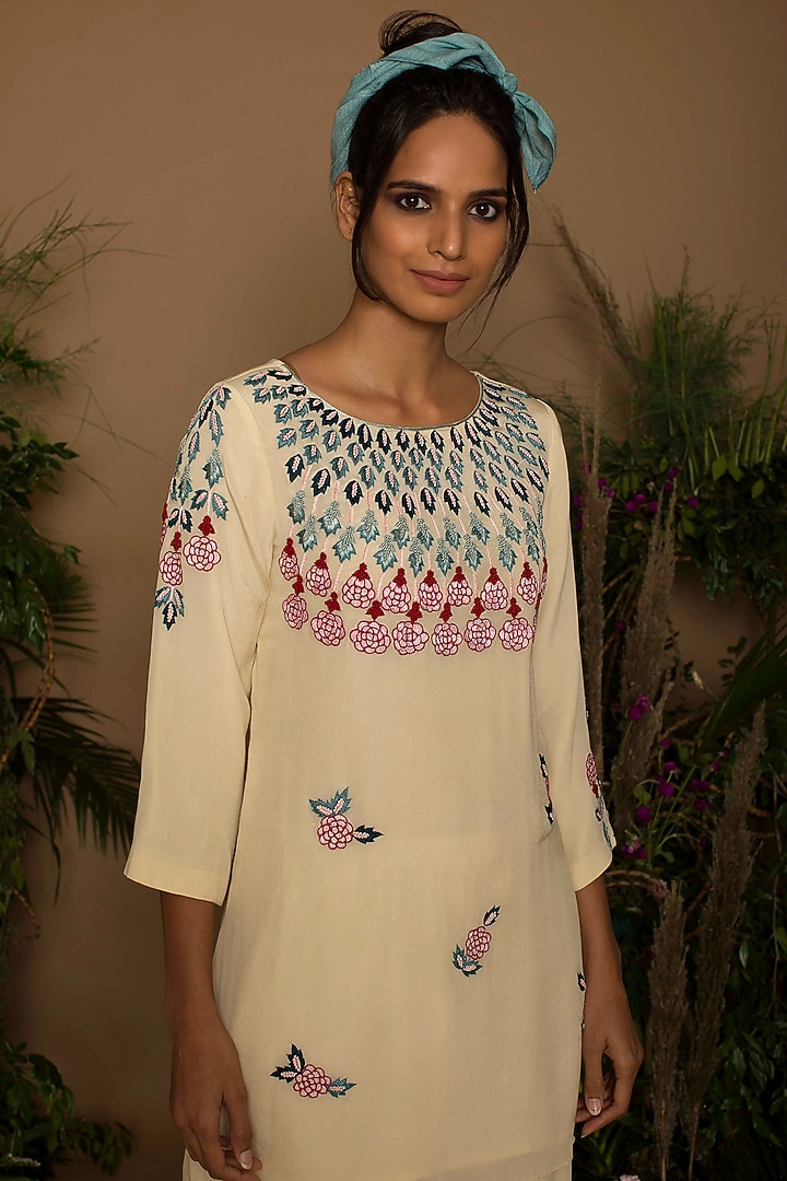 Cream Embroidered Kurta With Pants by Samatvam By Anjali Bhaskar at Pernia's Pop Up Shop