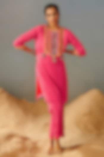 Pink Embroidered Kurta Set by Samatvam By Anjali Bhaskar at Pernia's Pop Up Shop