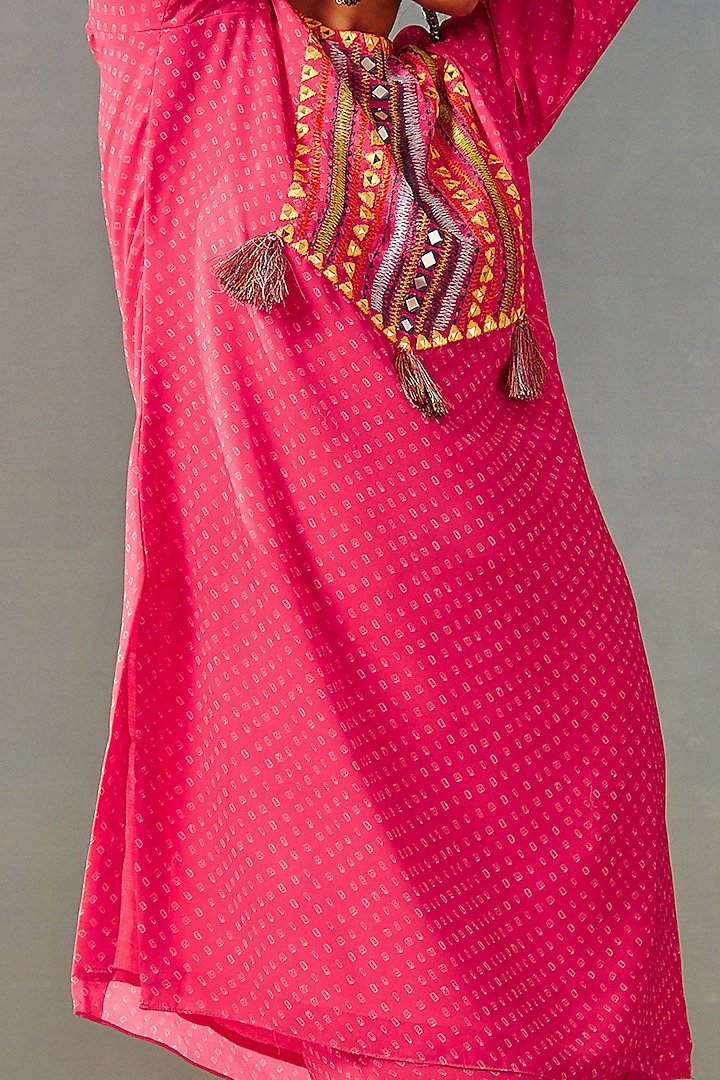 Pink Embroidered Kurta Set by Samatvam By Anjali Bhaskar at Pernia's Pop Up Shop