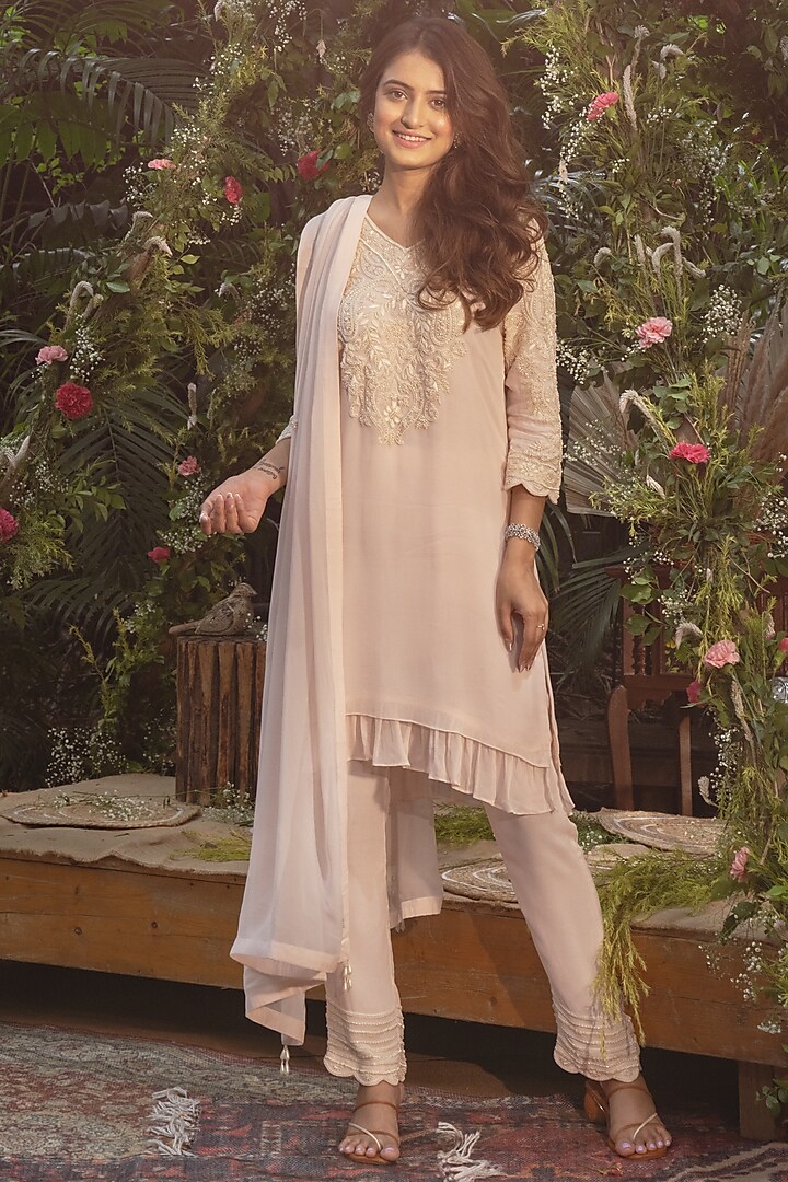 Pastel Pink Viscose Georgette Embroidered Kurta Set by Samatvam By Anjali Bhaskar at Pernia's Pop Up Shop