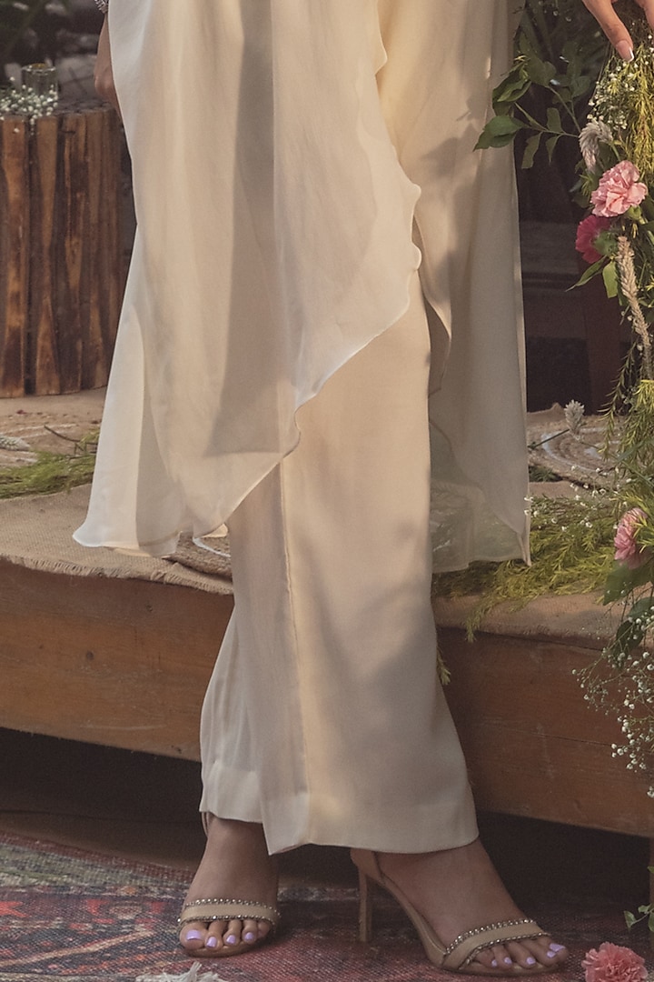 Ivory Viscose Georgette Embroidered Kaftan Set by Samatvam By Anjali Bhaskar at Pernia's Pop Up Shop