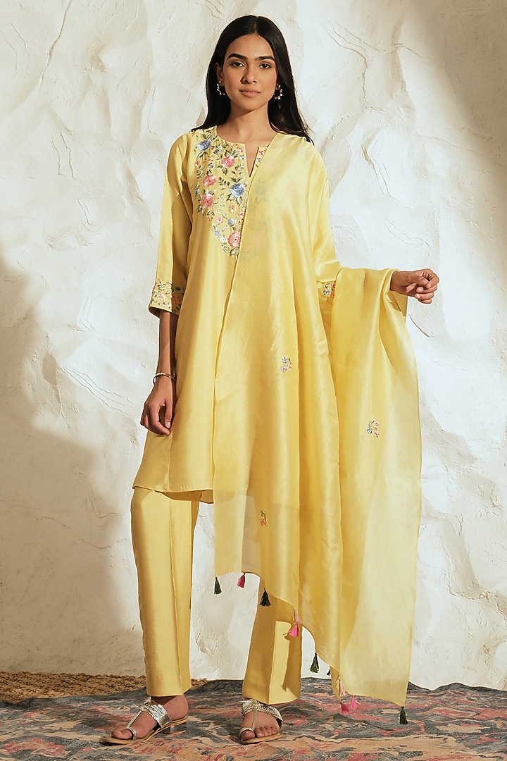 Yellow Cotton Silk Floral Embroidered Kurta Set by Samatvam By Anjali Bhaskar at Pernia's Pop Up Shop