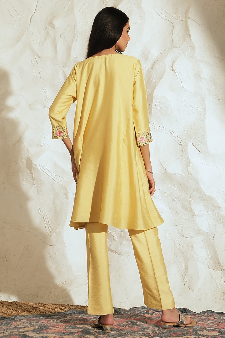 Yellow Cotton Silk Floral Embroidered Kurta Set by Samatvam By Anjali Bhaskar at Pernia's Pop Up Shop