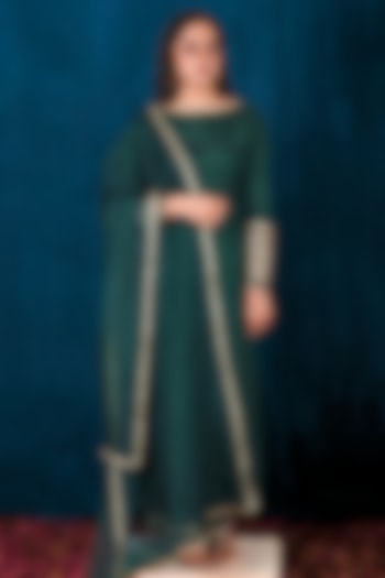 Green Opada Silk Hand Embroidered Kurta Set by SAUBHAGYA at Pernia's Pop Up Shop