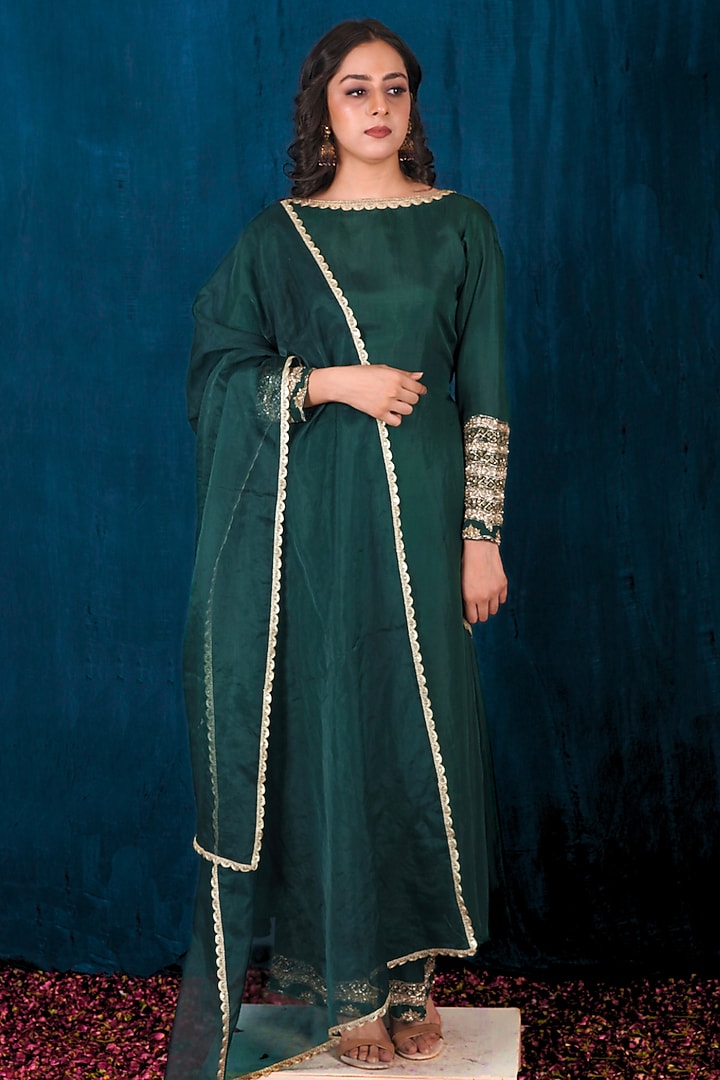 Green Opada Silk Hand Embroidered Kurta Set by SAUBHAGYA at Pernia's Pop Up Shop