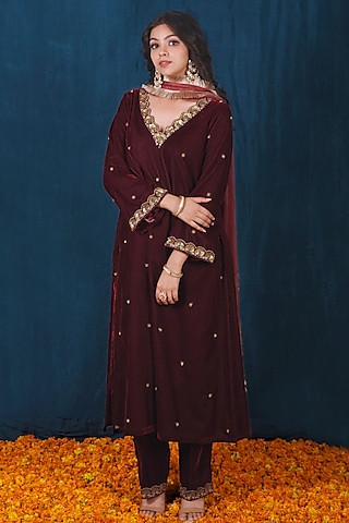 Maroon Micro Velvet Dabka Embroidered Kurta Set by SAUBHAGYA