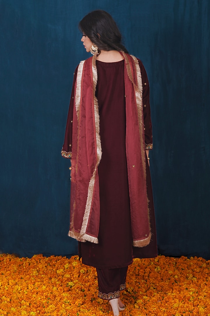 Maroon Micro Velvet Dabka Embroidered Kurta Set by SAUBHAGYA at Pernia's Pop Up Shop