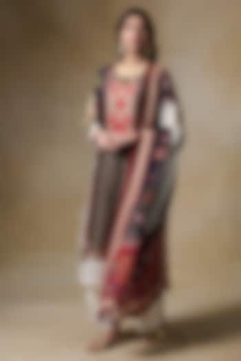 Black Raw Silk Printed & Embroidered Kurta Set by Saundh at Pernia's Pop Up Shop