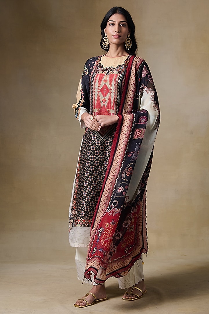 Black Raw Silk Printed & Embroidered Kurta Set by Saundh at Pernia's Pop Up Shop