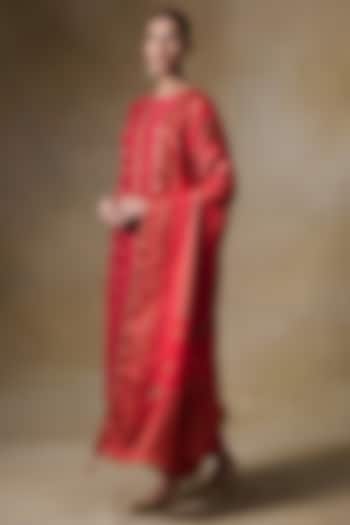 Red Chiniya Jacquard Silk Gota Embroidered Kurta Set by Saundh at Pernia's Pop Up Shop