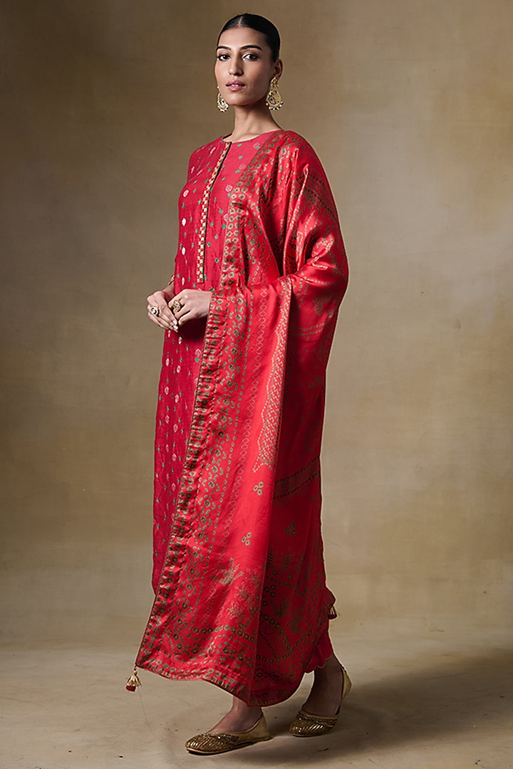 Red Chiniya Jacquard Silk Gota Embroidered Kurta Set by Saundh at Pernia's Pop Up Shop