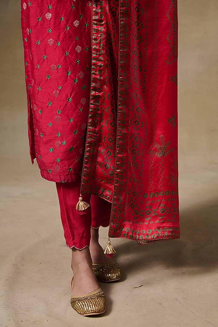 Red Chiniya Jacquard Silk Gota Embroidered Kurta Set by Saundh at Pernia's Pop Up Shop
