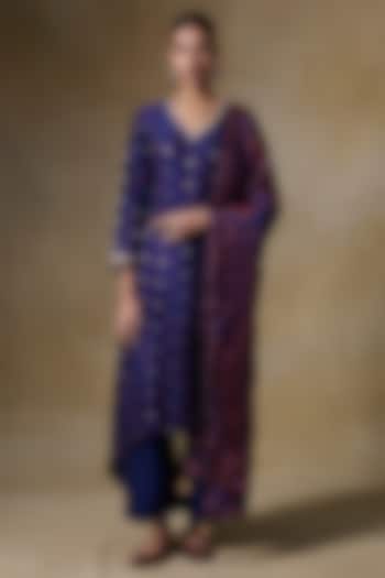 Midnight Blue Chiniya Jacquard Silk Zari Embroidered Kurta Set by Saundh at Pernia's Pop Up Shop