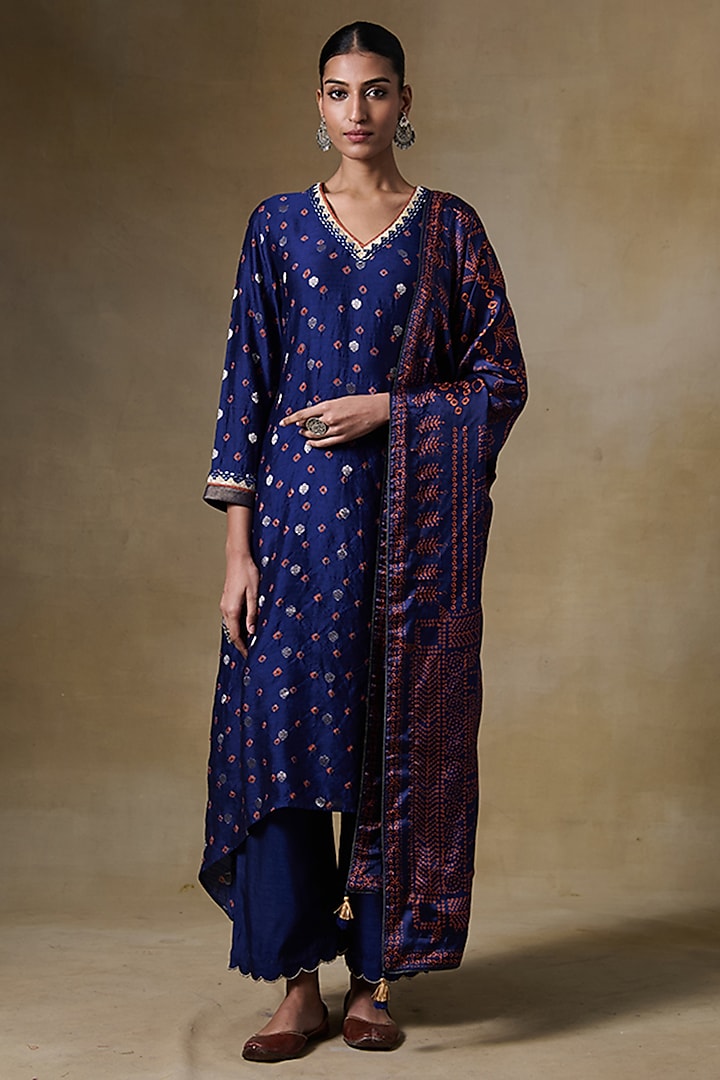 Midnight Blue Chiniya Jacquard Silk Zari Embroidered Kurta Set by Saundh at Pernia's Pop Up Shop