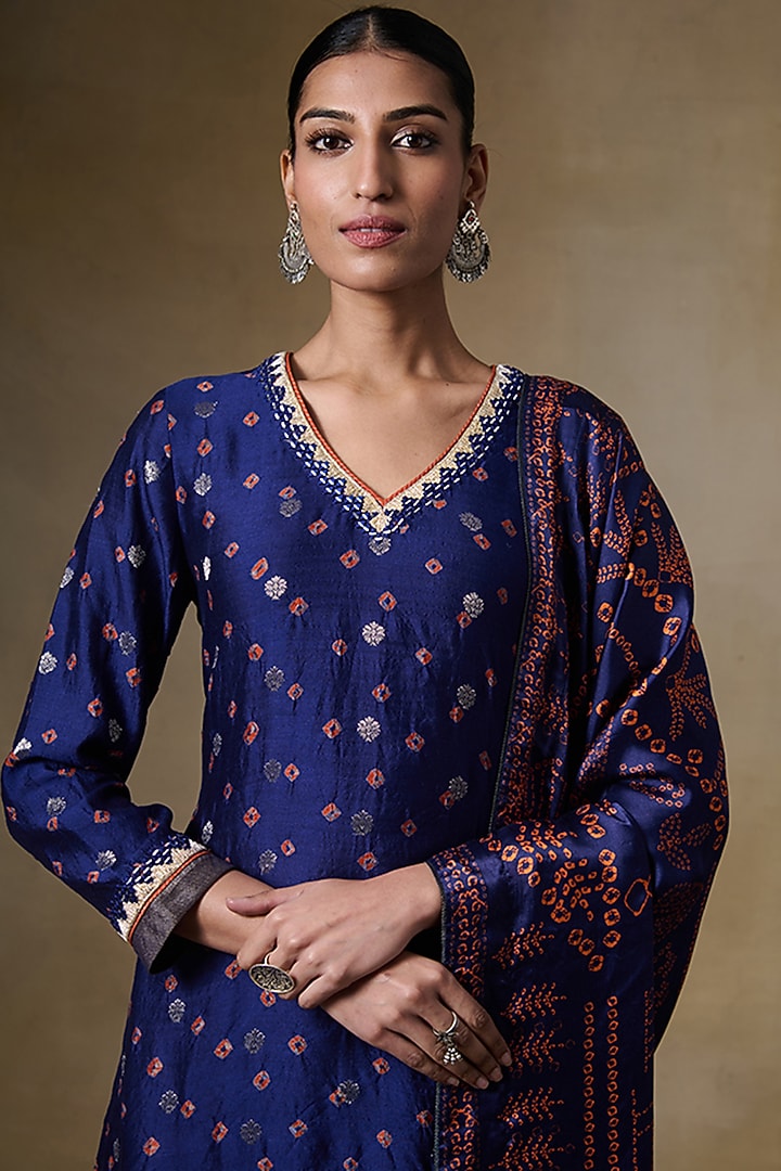 Midnight Blue Chiniya Jacquard Silk Zari Embroidered Kurta Set by Saundh at Pernia's Pop Up Shop