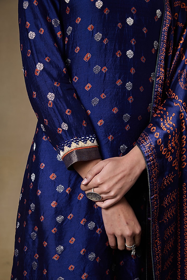 Midnight Blue Chiniya Jacquard Silk Zari Embroidered Kurta Set by Saundh at Pernia's Pop Up Shop