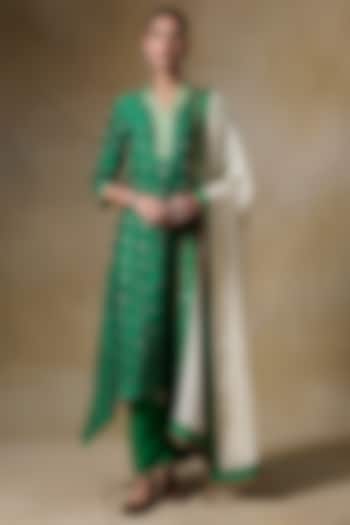 Green Chiniya Jacquard Silk Gota Embroidered A-Line Kurta Set by Saundh at Pernia's Pop Up Shop