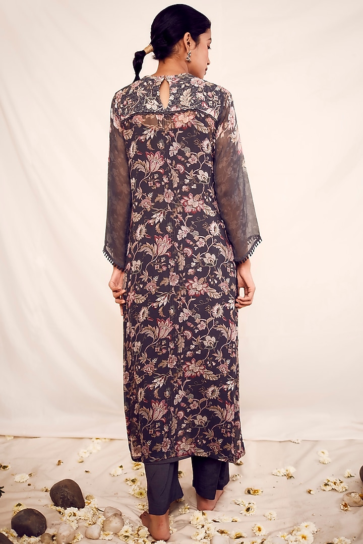 Grey Floral Printed Kurta Set by Saundh at Pernia's Pop Up Shop