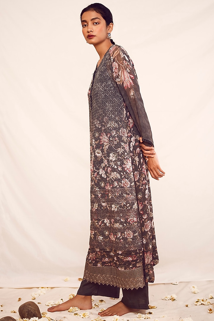 Grey Floral Printed Kurta Set by Saundh at Pernia's Pop Up Shop