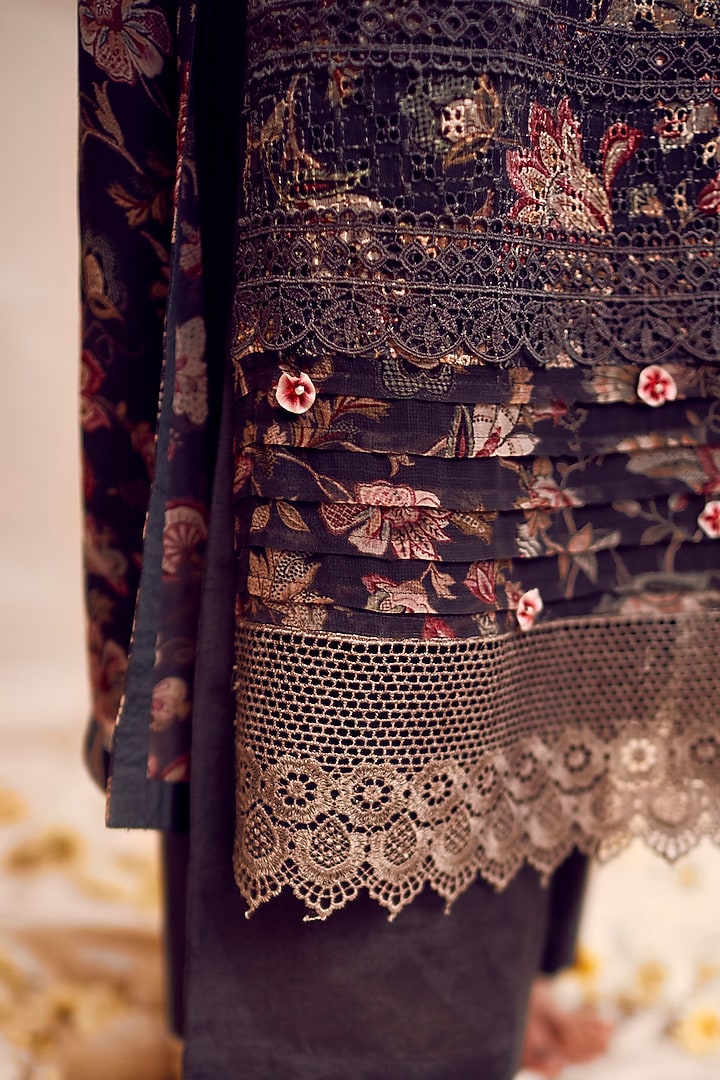 Grey Floral Printed Kurta Set by Saundh at Pernia's Pop Up Shop