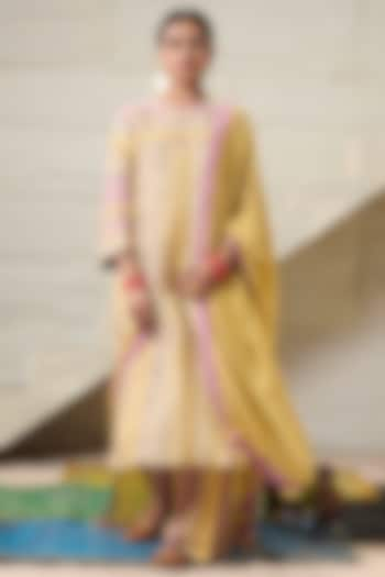 Yellow Linen Viscose Embellished Straight Kurta Set by Saundh at Pernia's Pop Up Shop