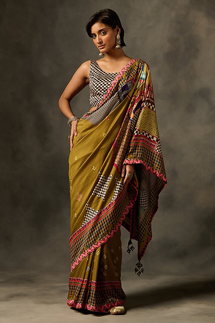 Green Muslin Silk Masterprinted Festive Saree Set by Saundh at Pernia's Pop Up Shop
