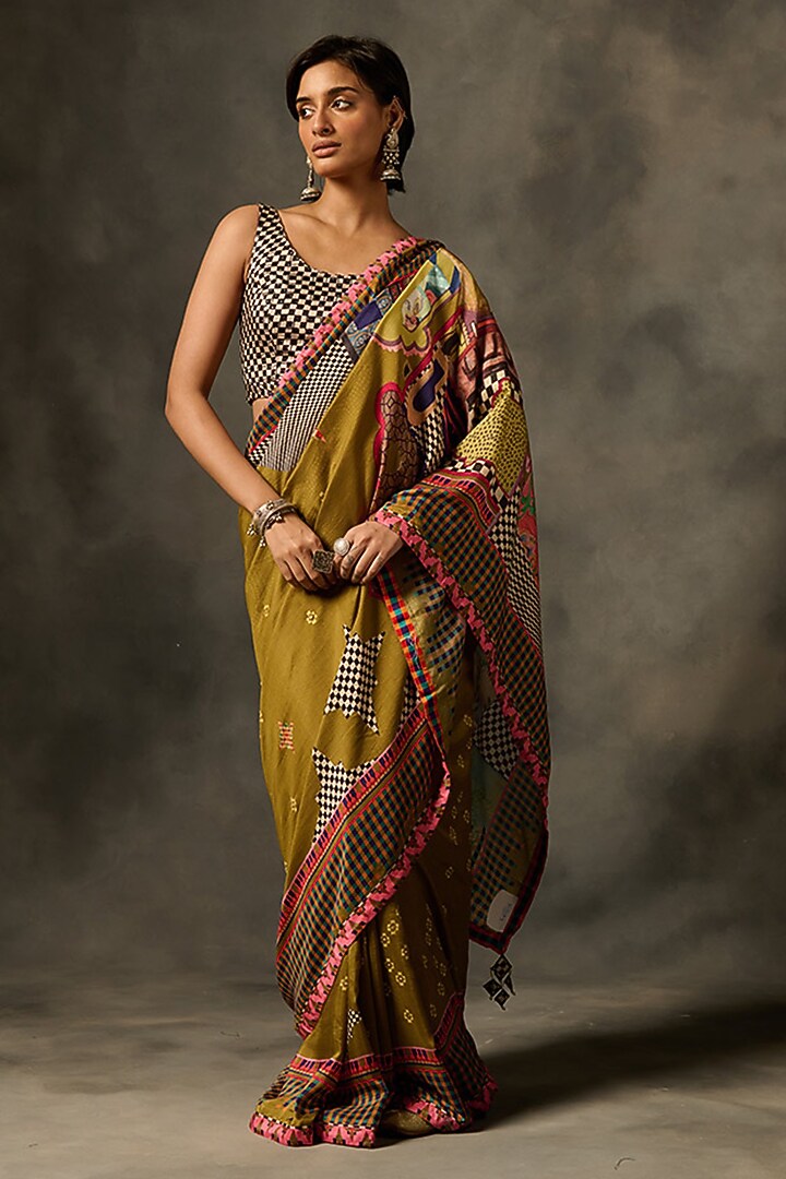 Green Muslin Silk Masterprinted Festive Saree Set by Saundh at Pernia's Pop Up Shop