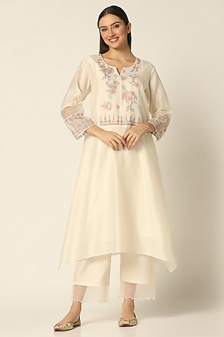 Ecru Chanderi Silk Embroidered Kurta Set by Label Savi Abbot