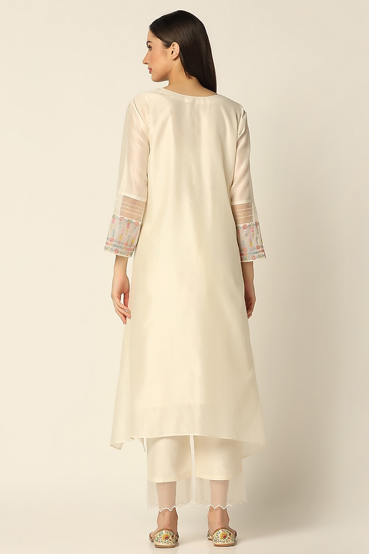Ecru Chanderi Silk Embroidered Kurta Set by Label Savi Abbot at Pernia's Pop Up Shop