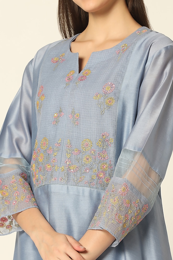 Blue Chanderi Silk Embroidered Kurta Set by Label Savi Abbot at Pernia's Pop Up Shop