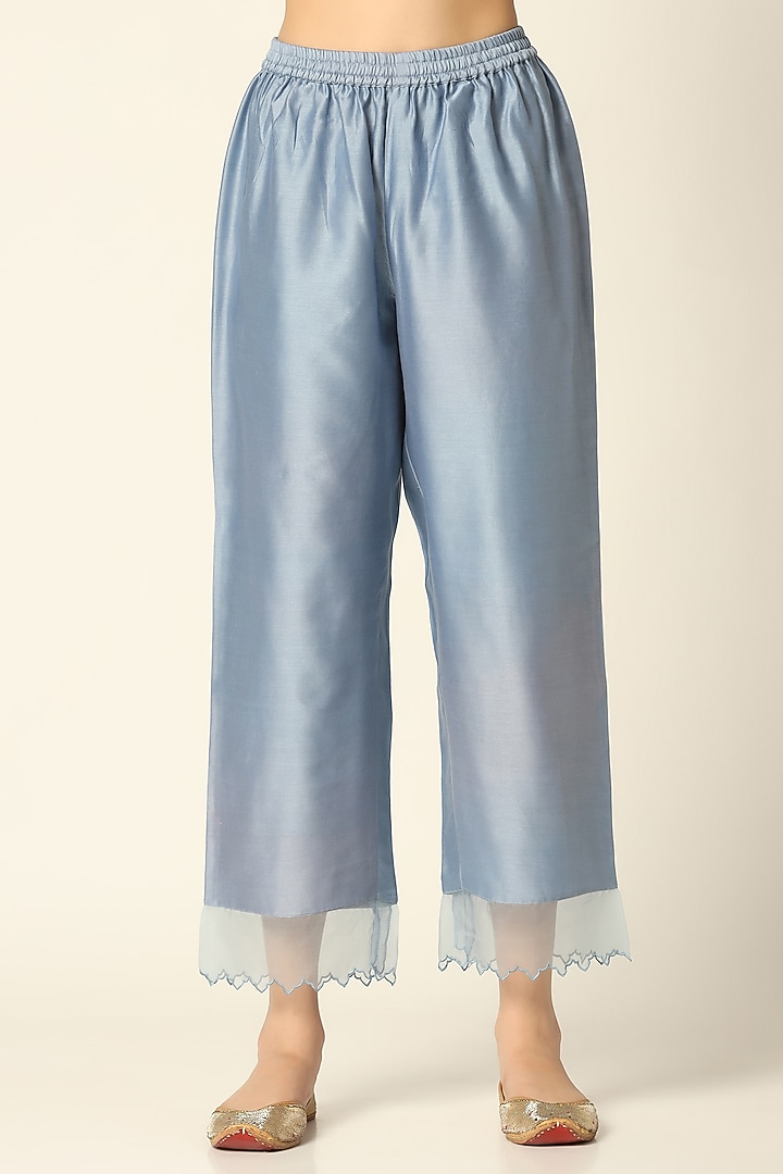 Blue Chanderi Silk Embroidered Kurta Set by Label Savi Abbot at Pernia's Pop Up Shop