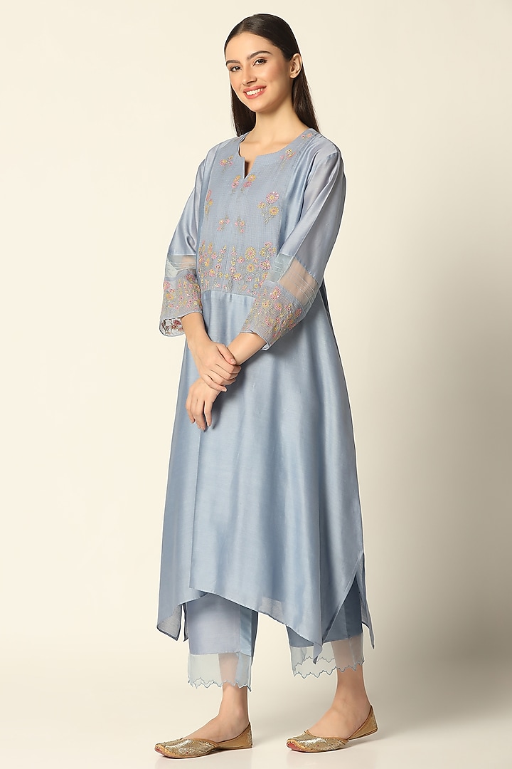 Blue Chanderi Silk Embroidered Kurta Set by Label Savi Abbot at Pernia's Pop Up Shop