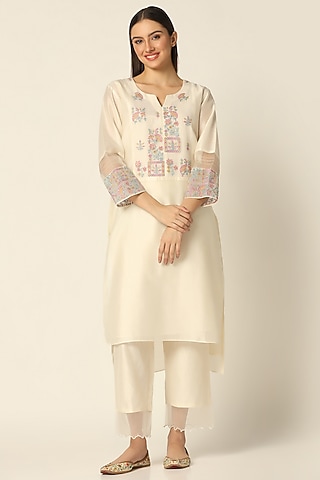 Ecru Chanderi Silk Embroidered Kurta Set by Label Savi Abbot