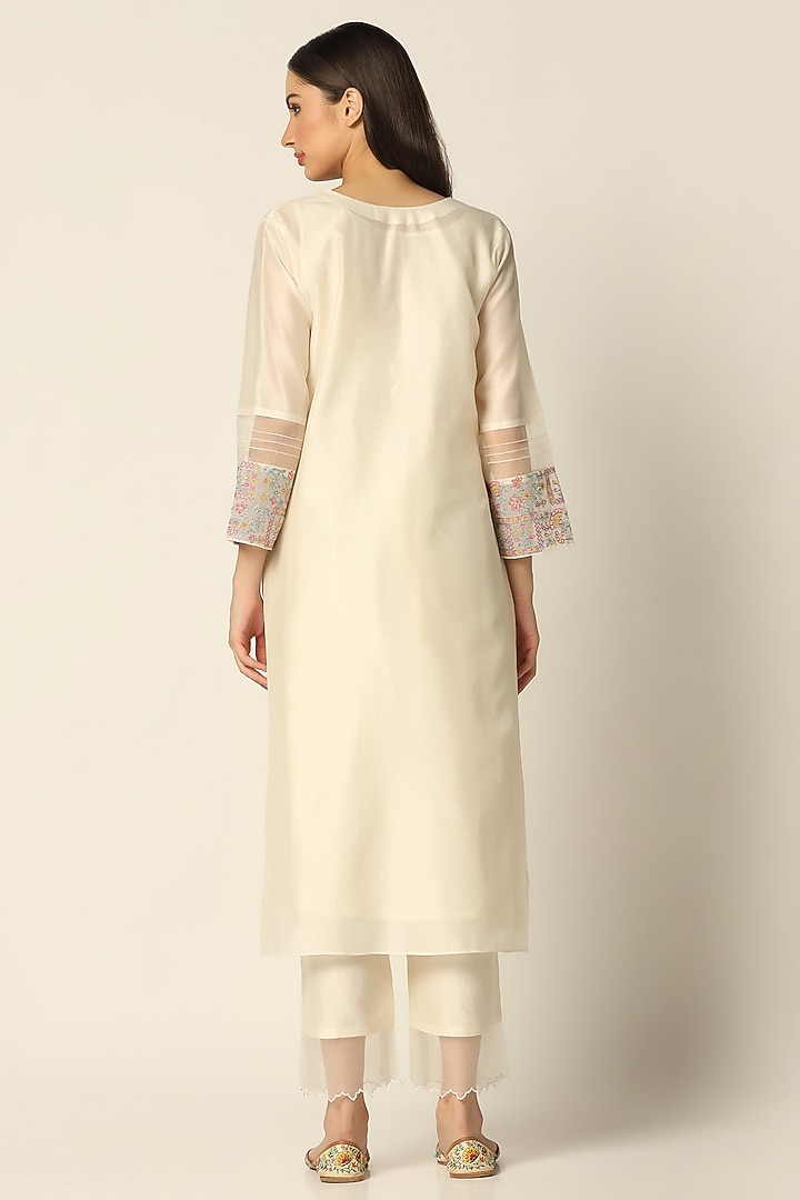 Ecru Chanderi Silk Embroidered Kurta Set by Label Savi Abbot at Pernia's Pop Up Shop